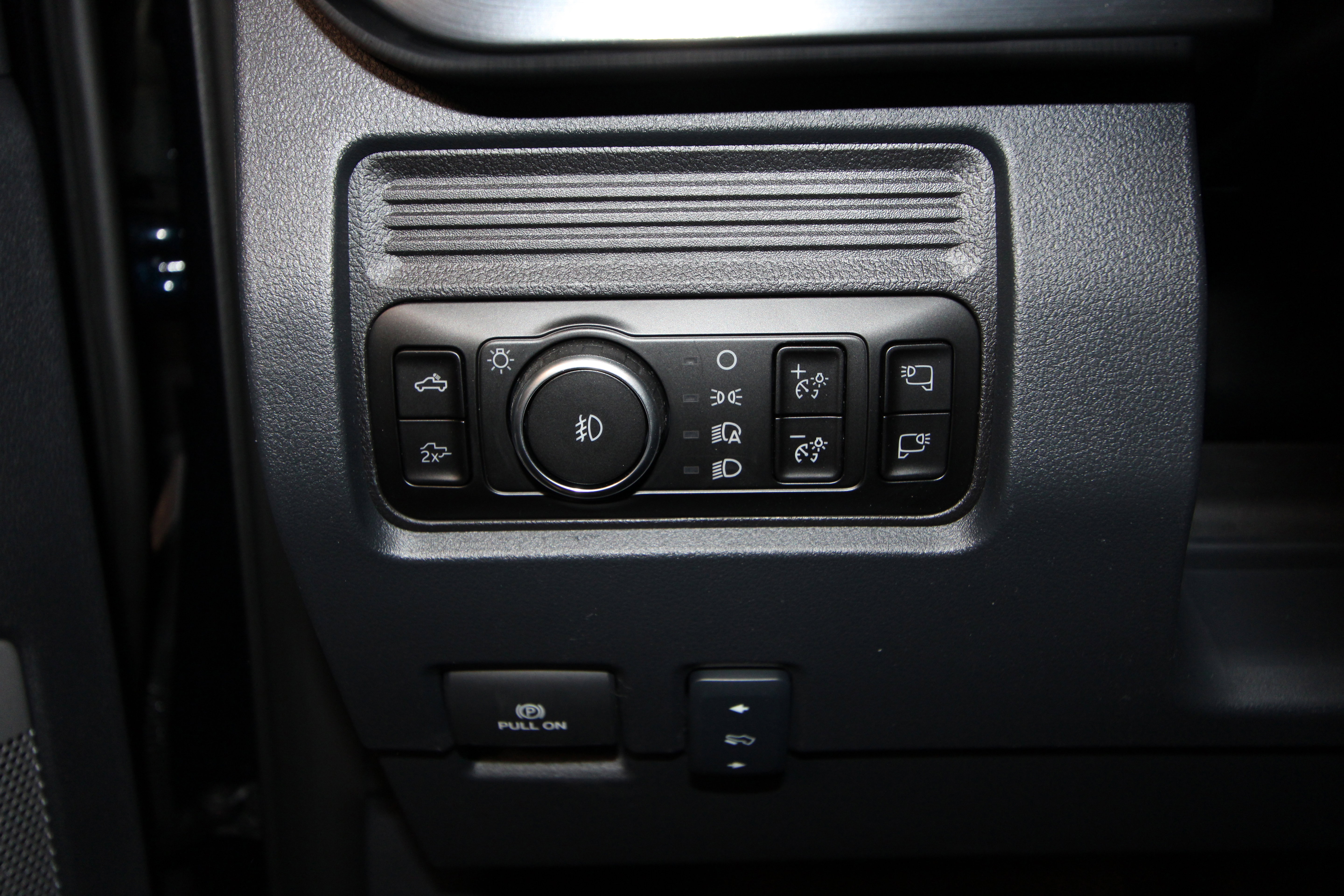 New 2025 Ford F350 Lariat w/ Lariat Ultimate Package image 8