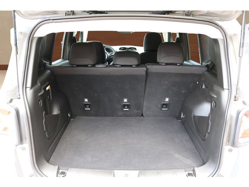 Used 2021 Jeep Renegade Latitude FWD image 15