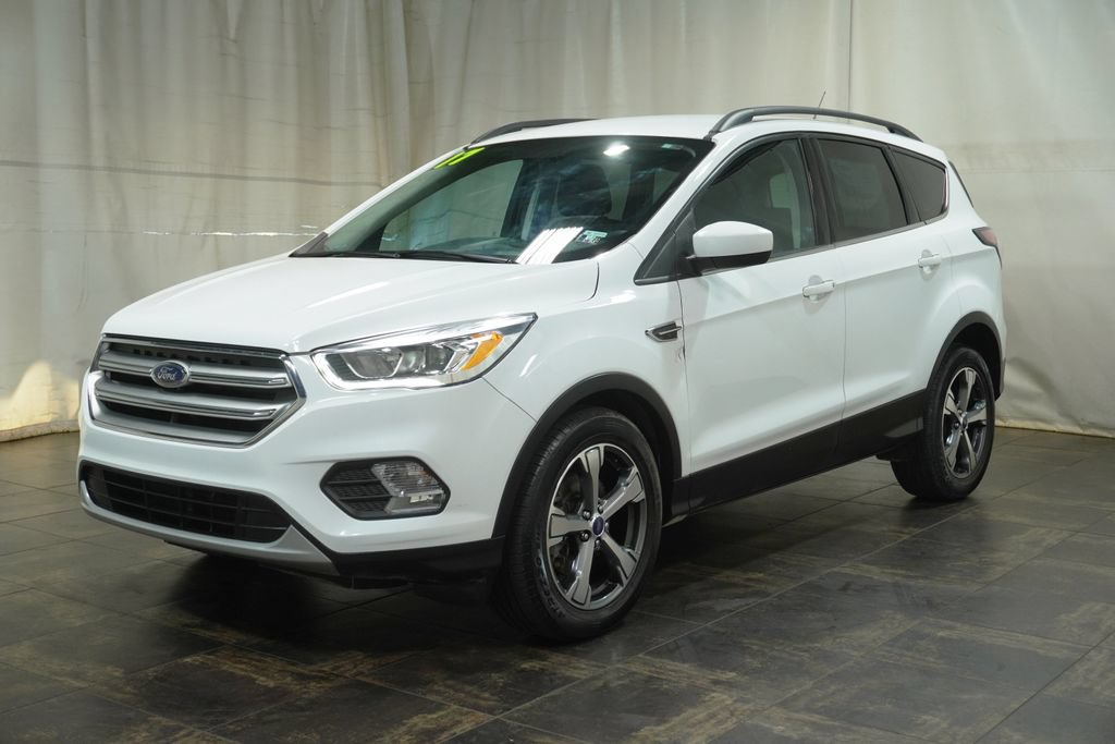 Used 2017 Ford Escape SE w/ Equipment Group 201A AWD/4WD image 2