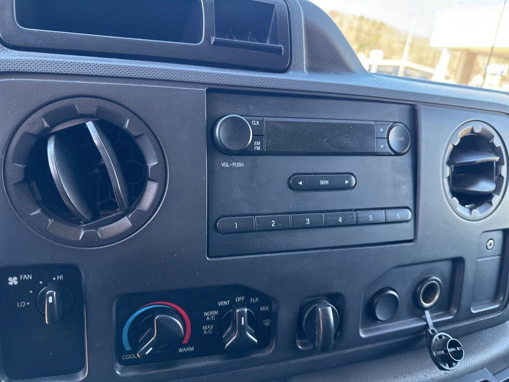 Used 2015 Ford E-350 and Econoline 350 Super Duty image 17