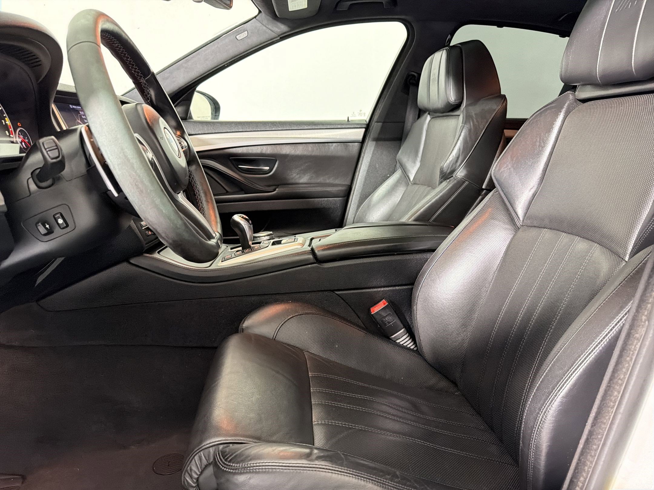 Used 2016 BMW M5 RWD image 5