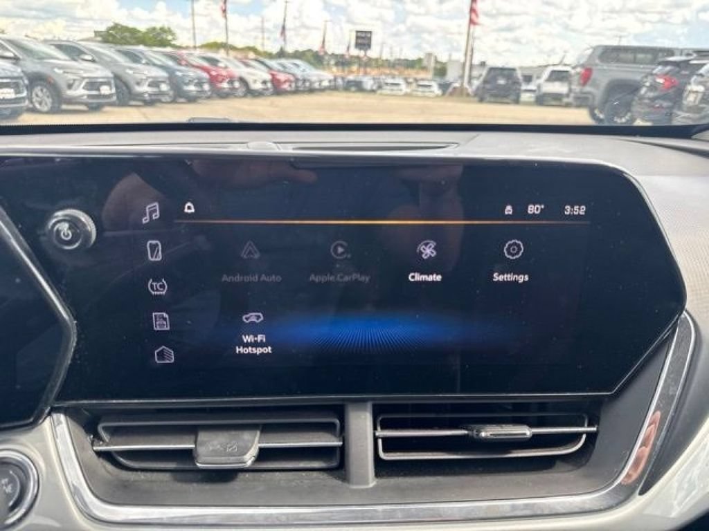 Used 2025 Chevrolet Trax LT FWD image 35