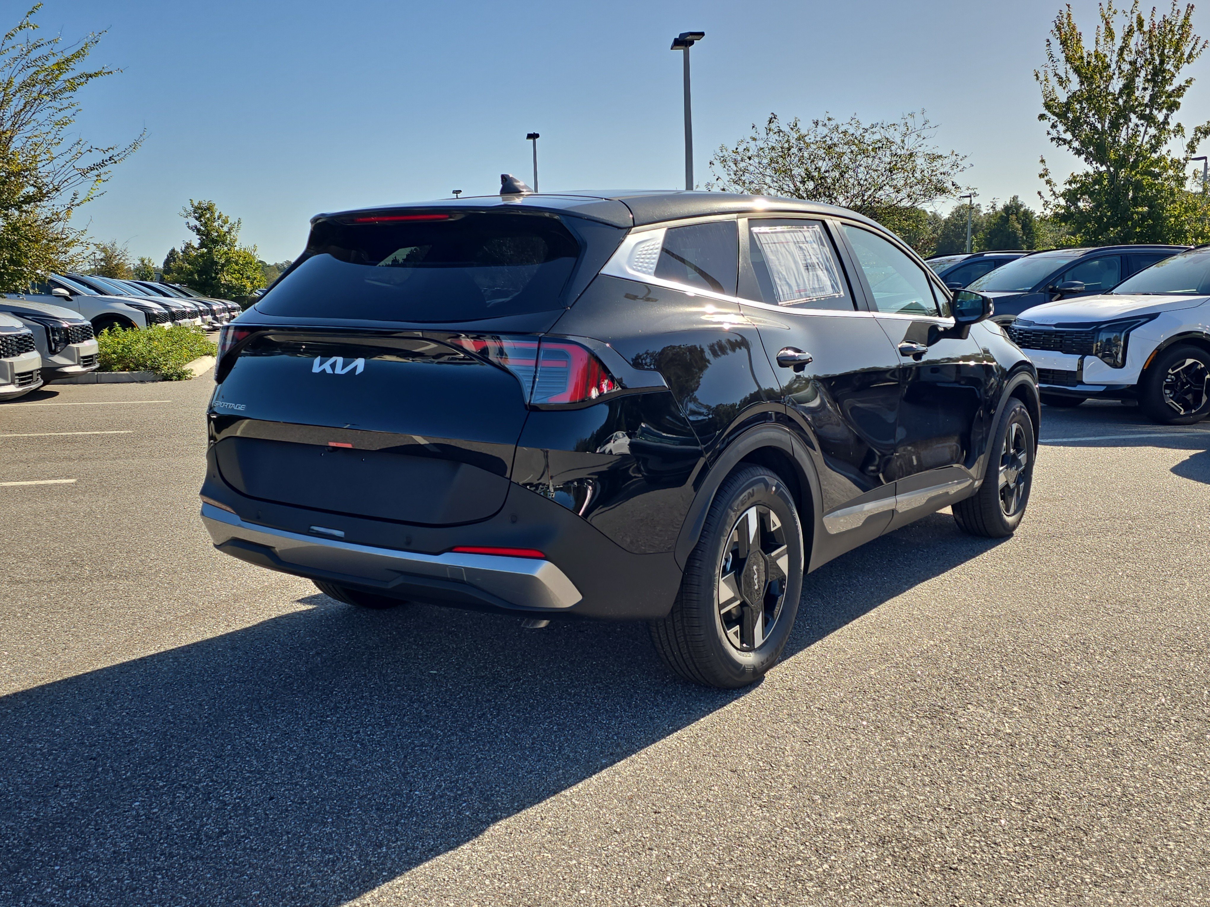 New 2027 Kia Sportage LX FWD image 7