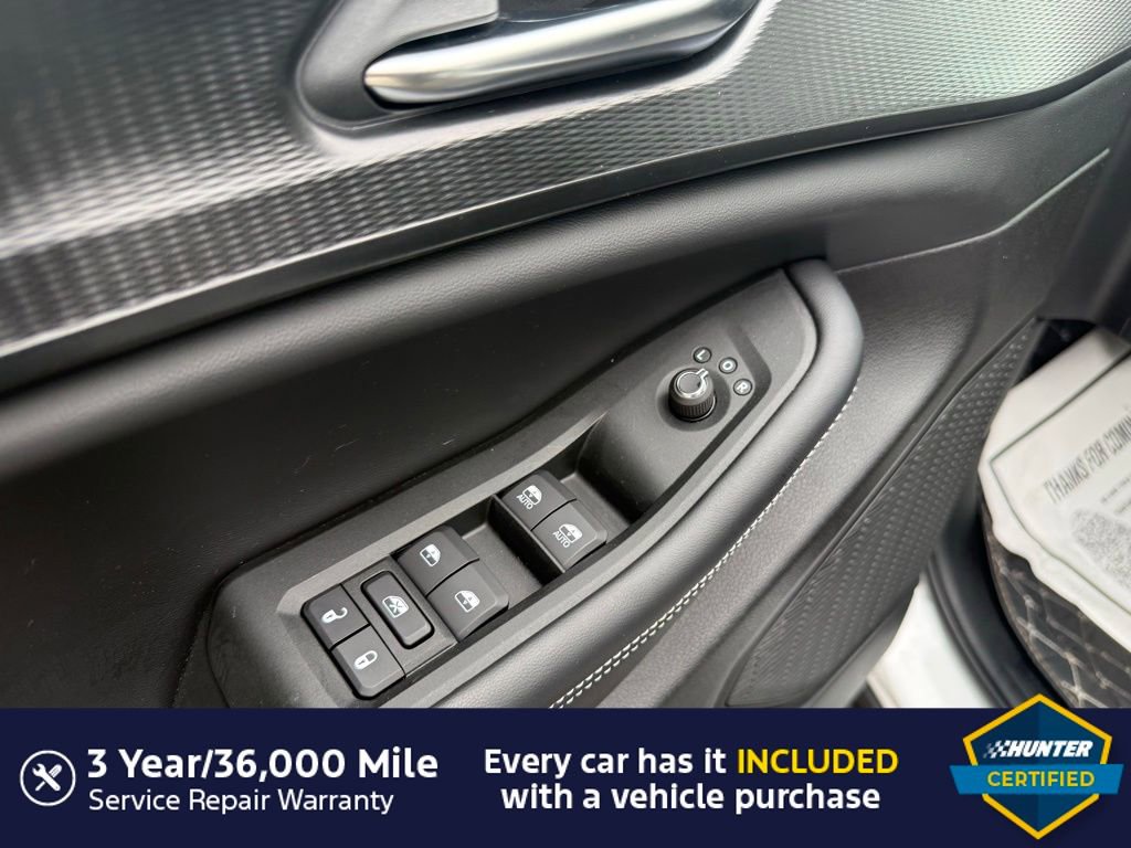 Used 2025 Jeep Grand Cherokee Altitude image 4