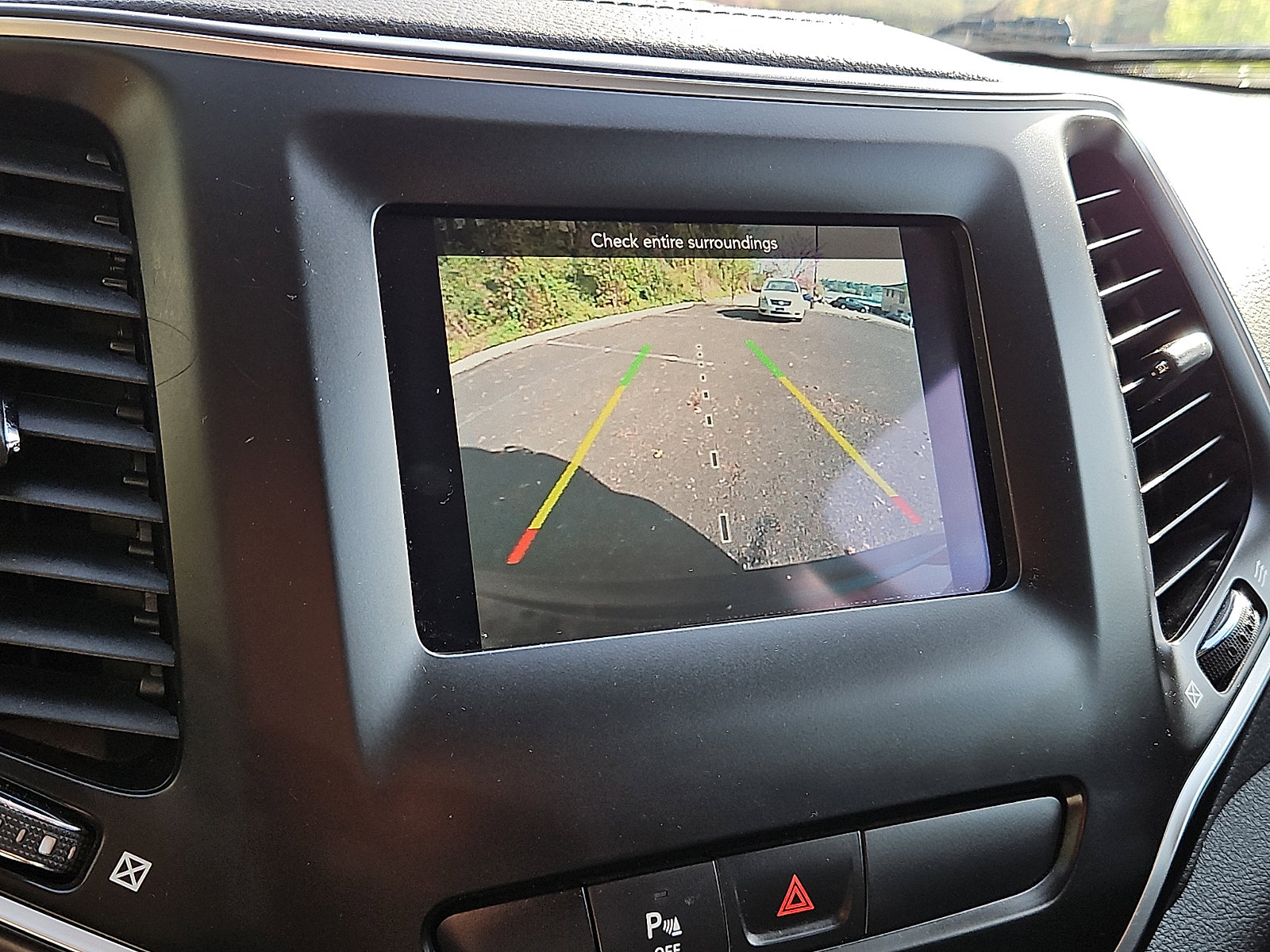 Used 2019 Jeep Cherokee Latitude Plus w/ Cold Weather Group image 17