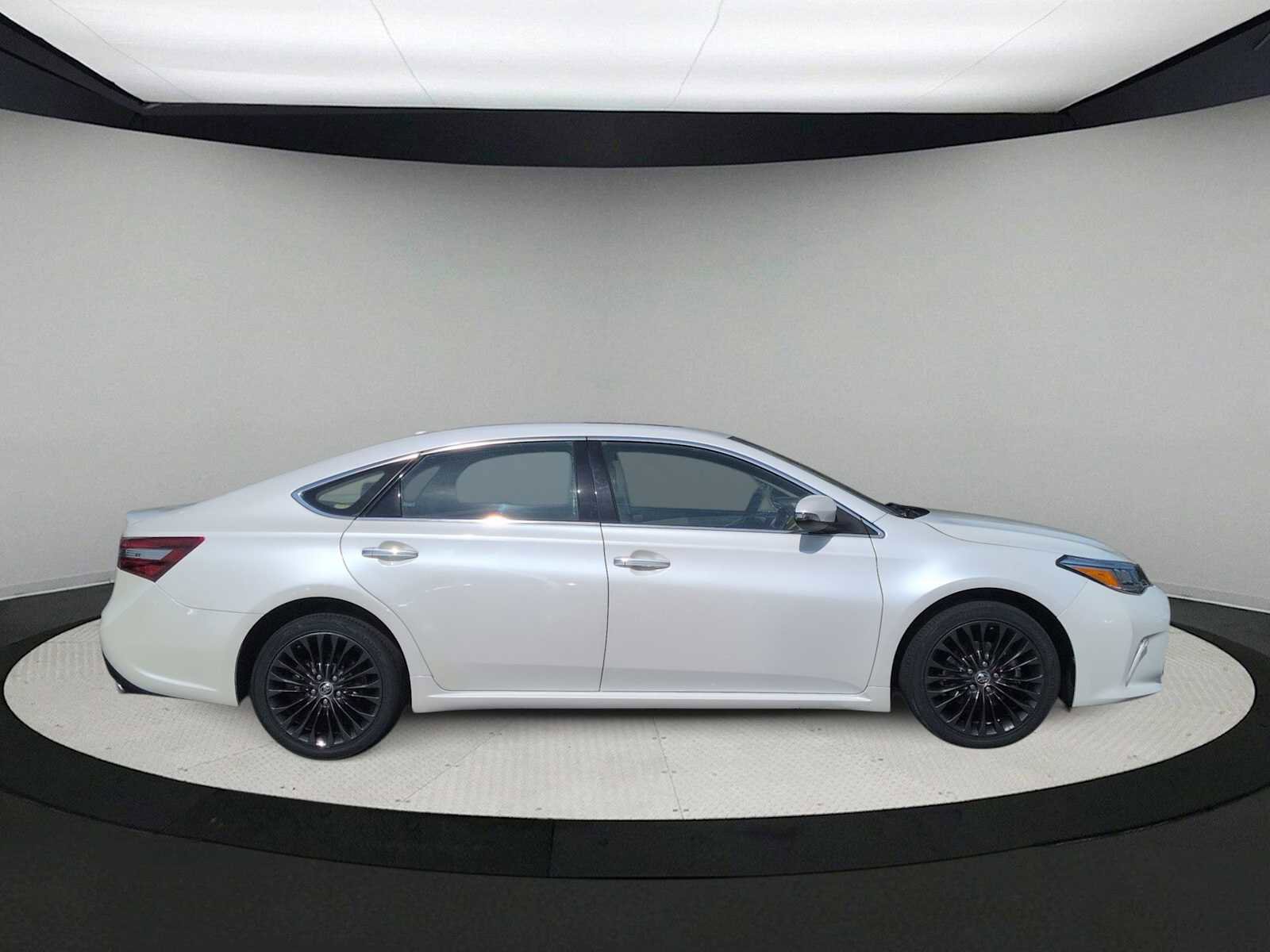 Used 2016 Toyota Avalon Touring image 9