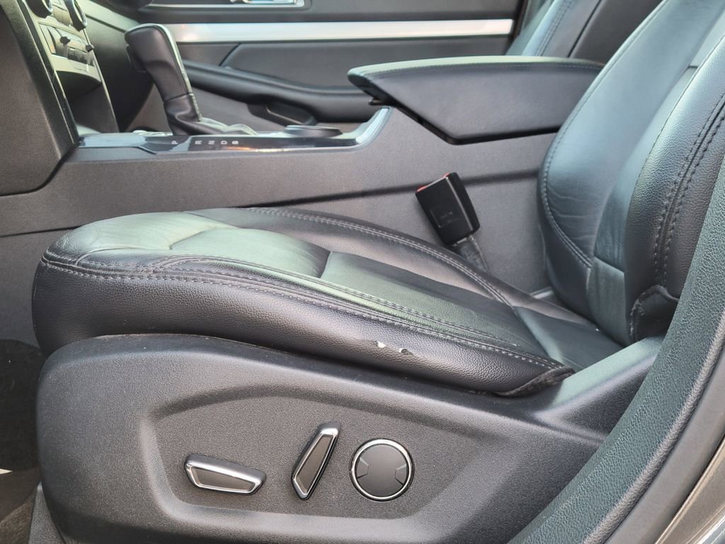 Certified 2017 Ford Explorer XLT w/ Equipment Group 202A image 24