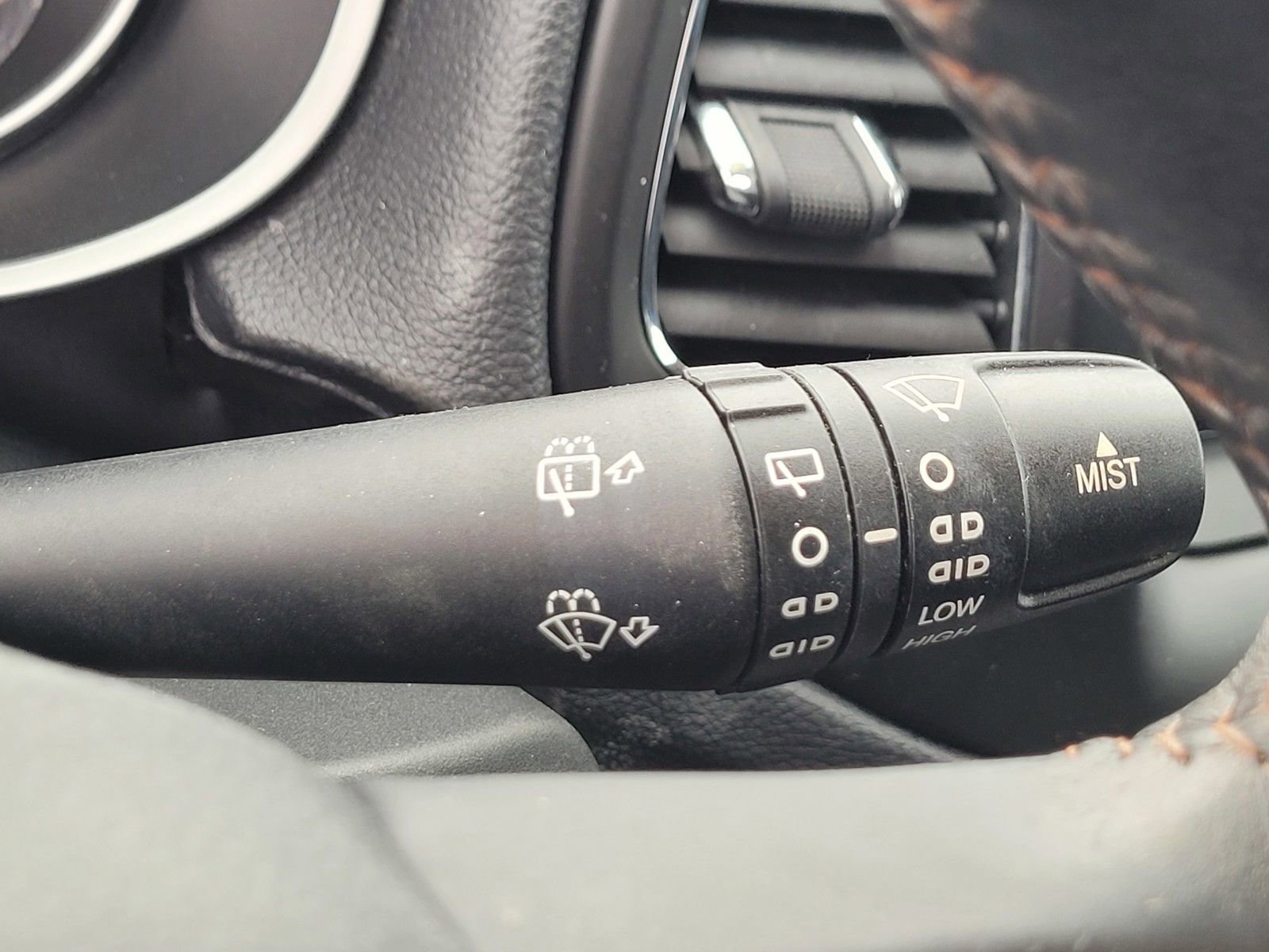 Used 2017 Jeep Compass Latitude w/ Safe & Security Group AWD/4WD image 28