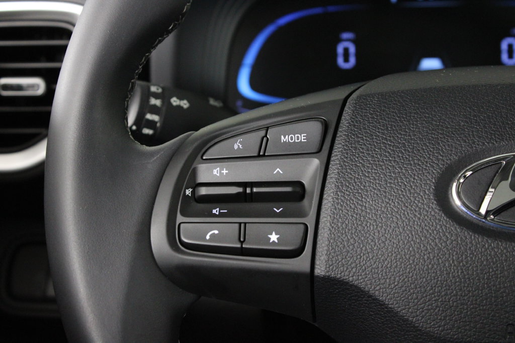 Certified 2026 Hyundai Venue SEL FWD image 28