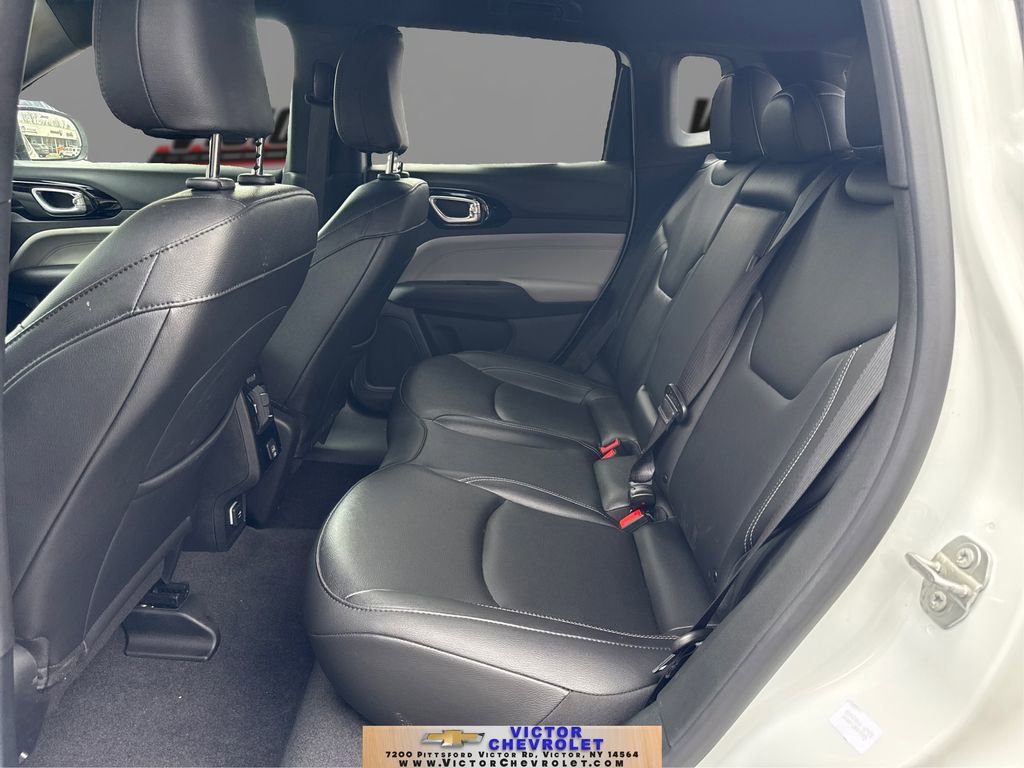 Used 2025 Jeep Compass Limited image 10