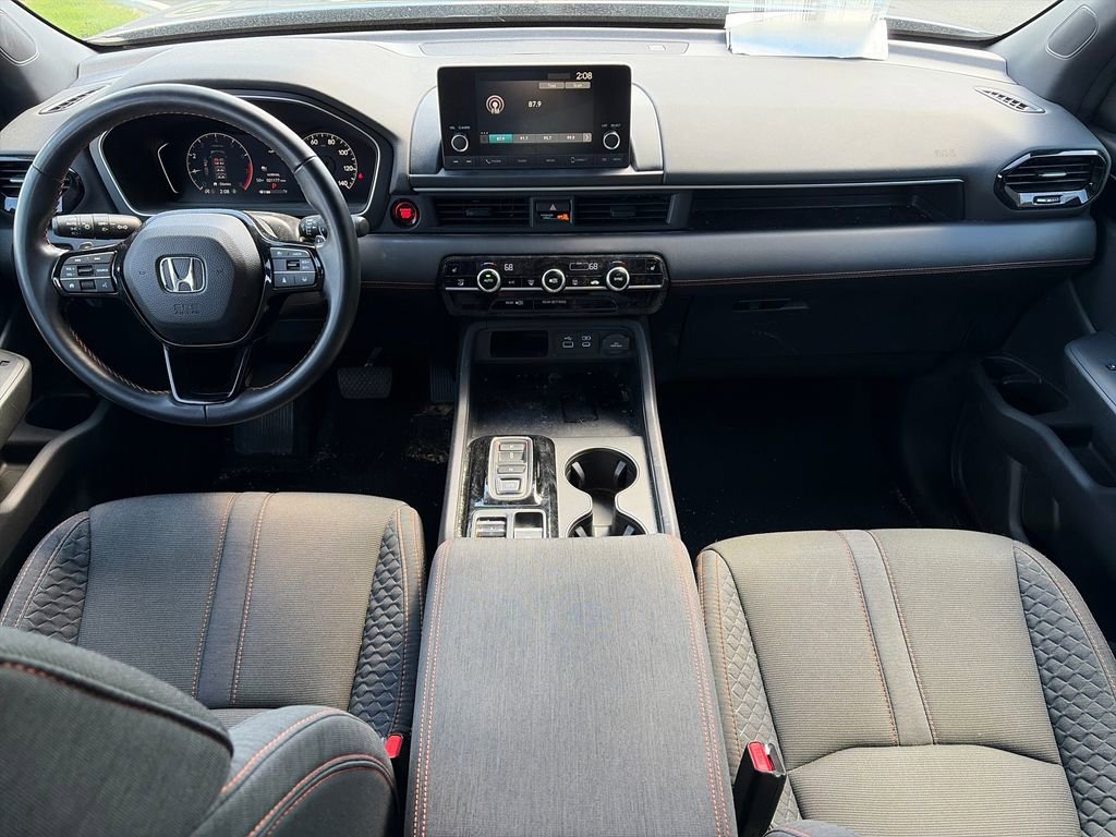 Used 2025 Honda Pilot Sport image 10