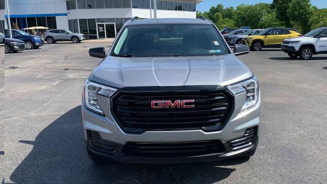 Certified 2023 GMC Terrain SLE w/ Driver Convenience Package AWD/4WD image 3