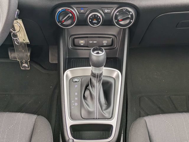 Used 2025 Hyundai Venue SE FWD image 19