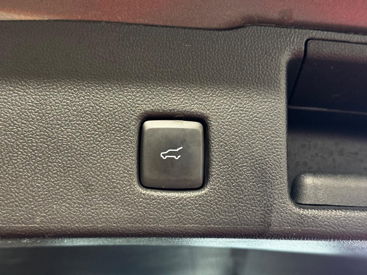 Used 2021 Ford Escape SEL image 12