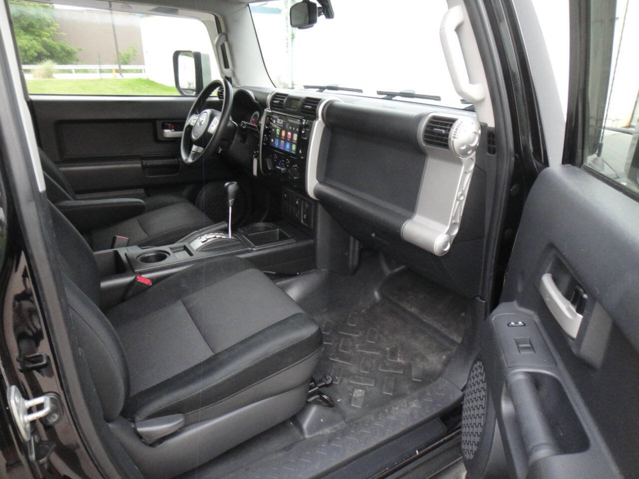 Used 2014 Toyota FJ Cruiser 2WD w/ Convenience Package image 17