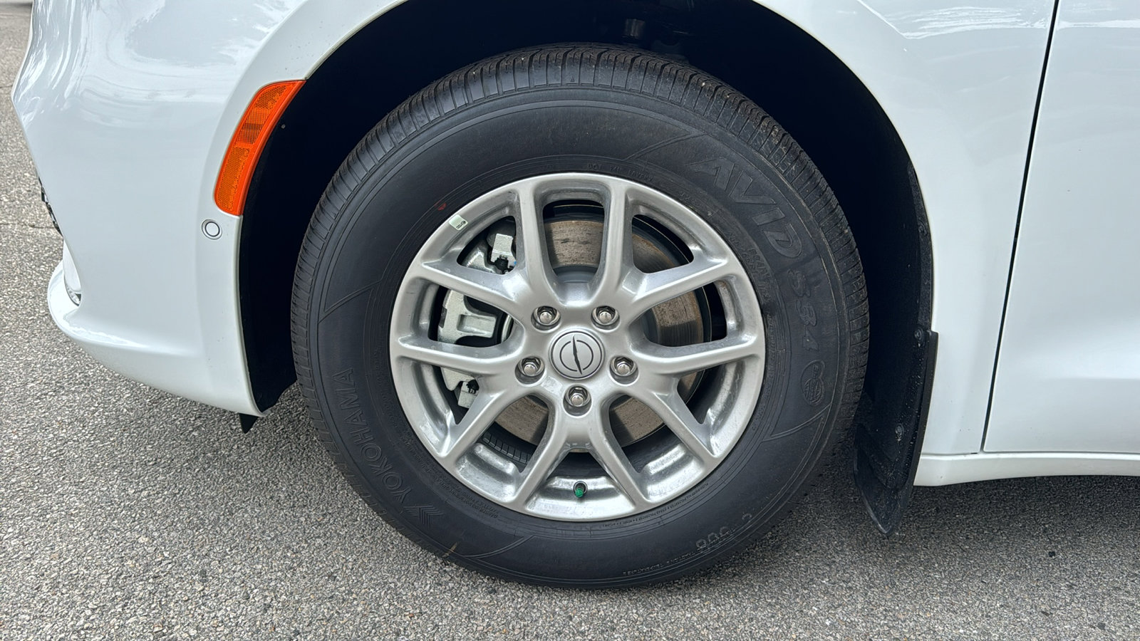 New 2026 Chrysler Pacifica Select FWD image 9