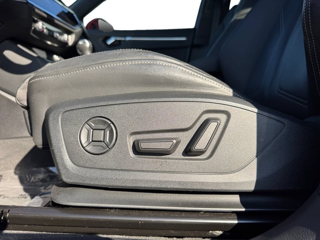 Used 2024 Audi Q3 2.0T Premium Plus w/ Premium Plus Package AWD/4WD image 11