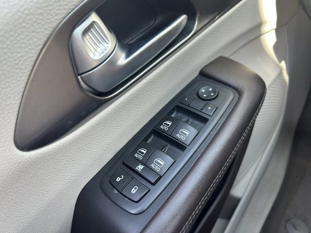 Used 2017 Chrysler Pacifica Touring-L Plus FWD image 22