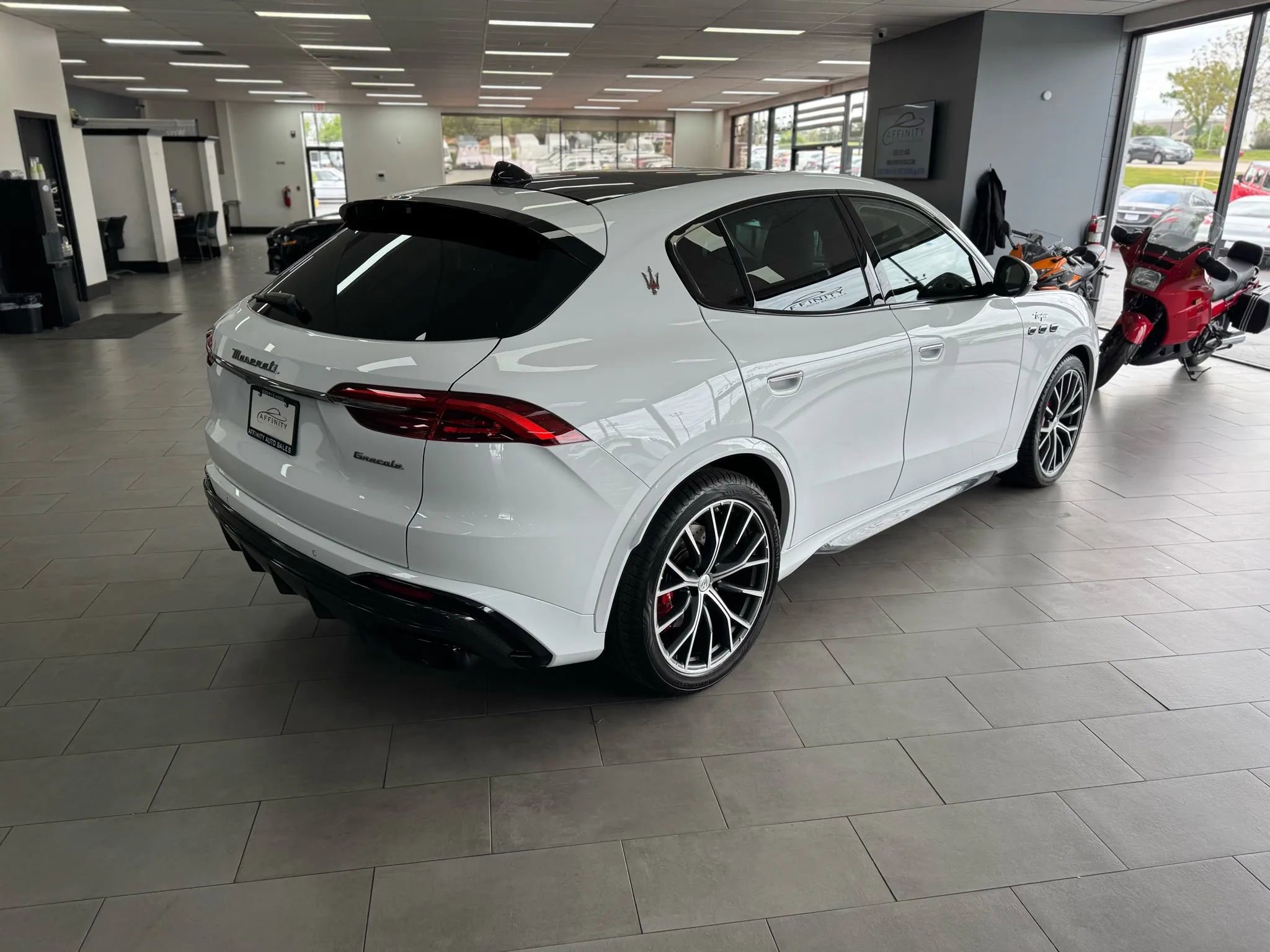 Used 2023 Maserati Grecale Trofeo image 5