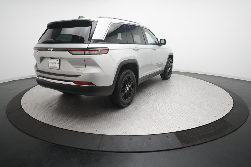 Used 2025 Jeep Grand Cherokee Laredo X w/ Luxury Tech Group I AWD/4WD image 35