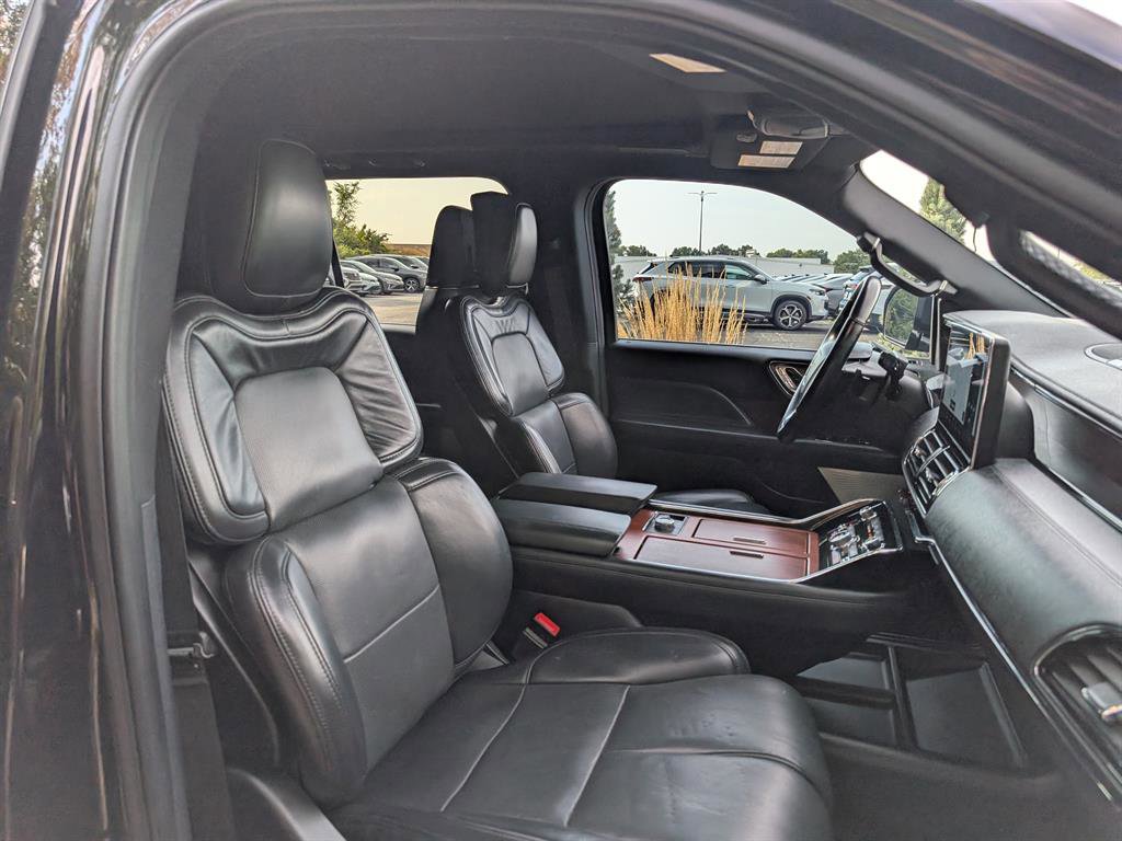 Used 2022 Lincoln Navigator Reserve image 12
