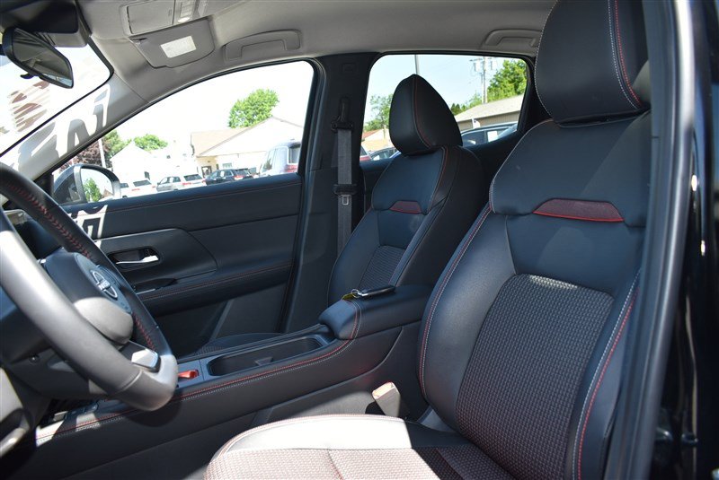 Used 2025 Nissan Kicks SR AWD/4WD image 12