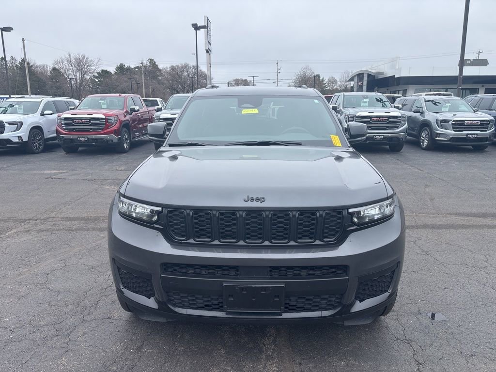 Used 2025 Jeep Grand Cherokee L Altitude image 3