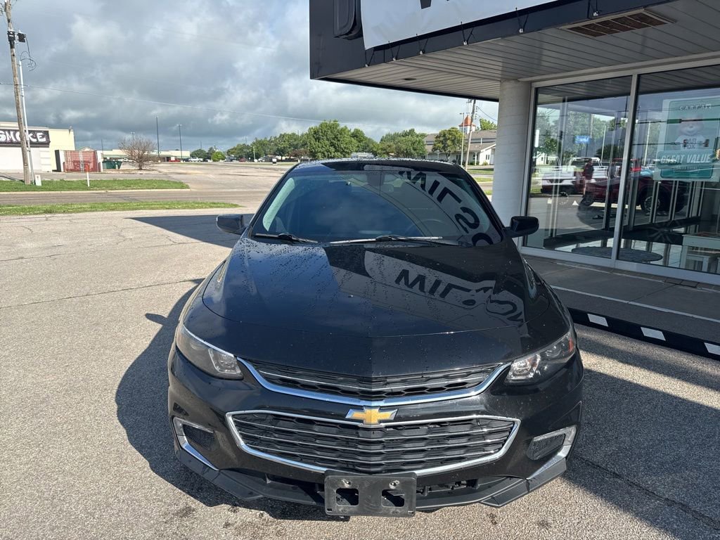 Used 2018 Chevrolet Malibu LT FWD image 2
