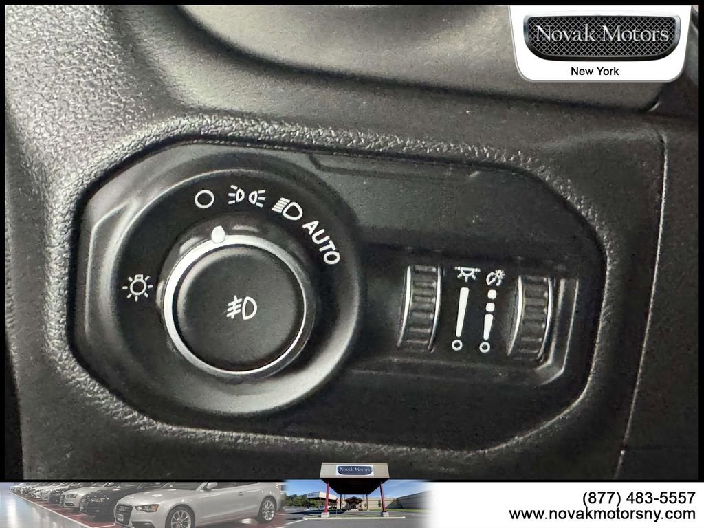Used 2020 Jeep Wrangler Unlimited Sahara AWD/4WD image 16
