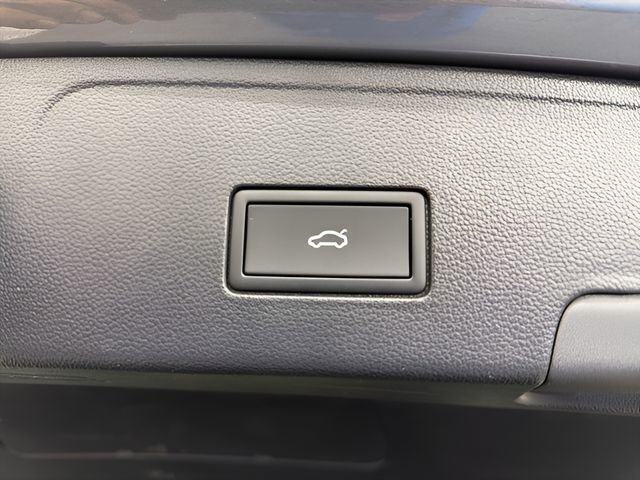 Used 2025 Volkswagen Atlas Cross Sport SE image 32