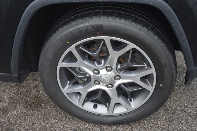 Used 2019 Jeep Grand Cherokee Limited w/ Trailer Tow Group IV AWD/4WD image 11