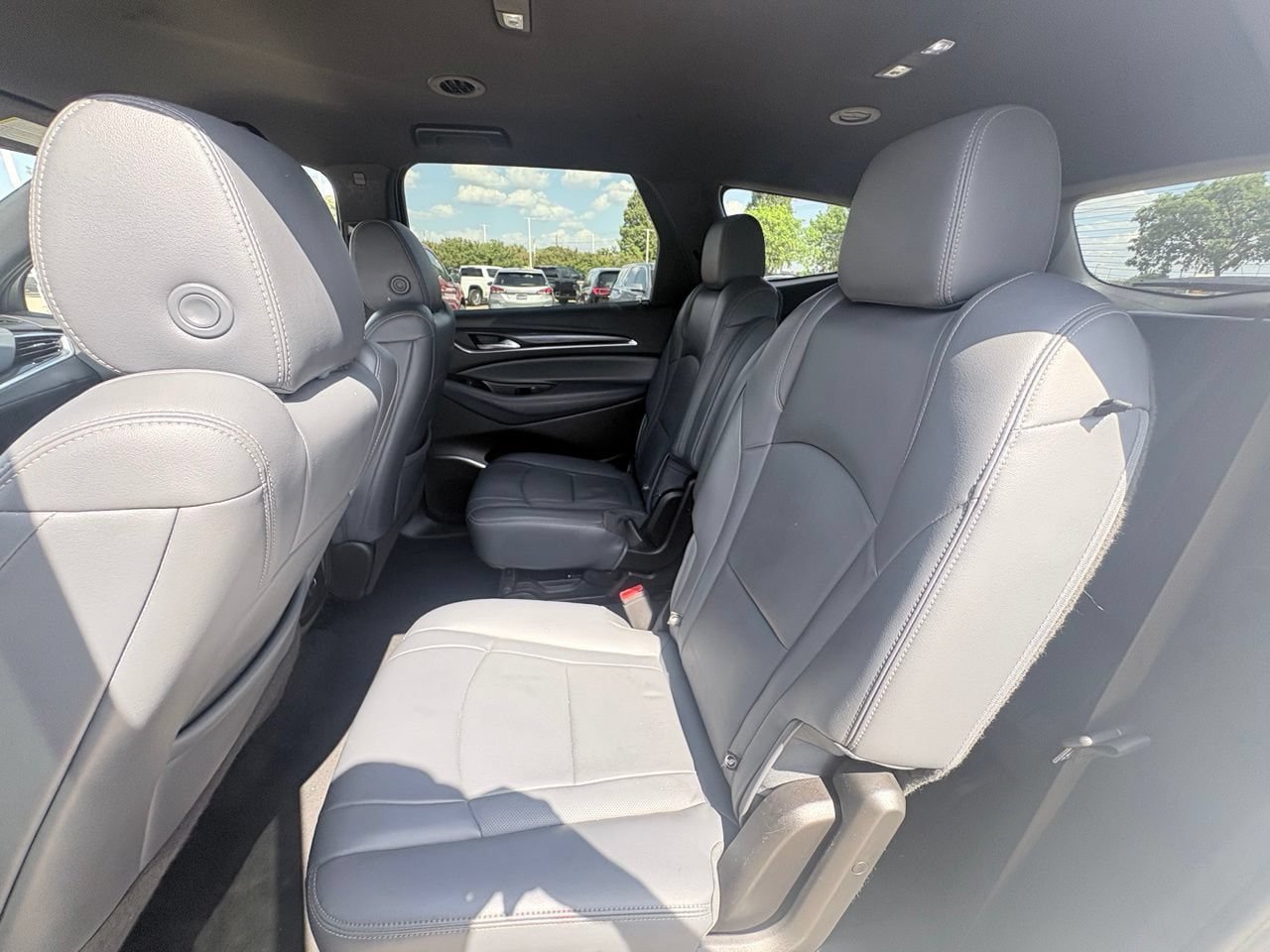 Used 2022 Buick Enclave Essence FWD image 7