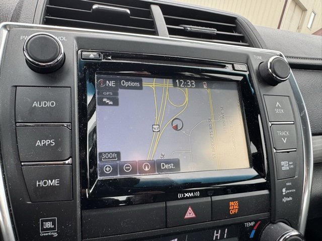 Used 2017 Toyota Camry XLE image 3