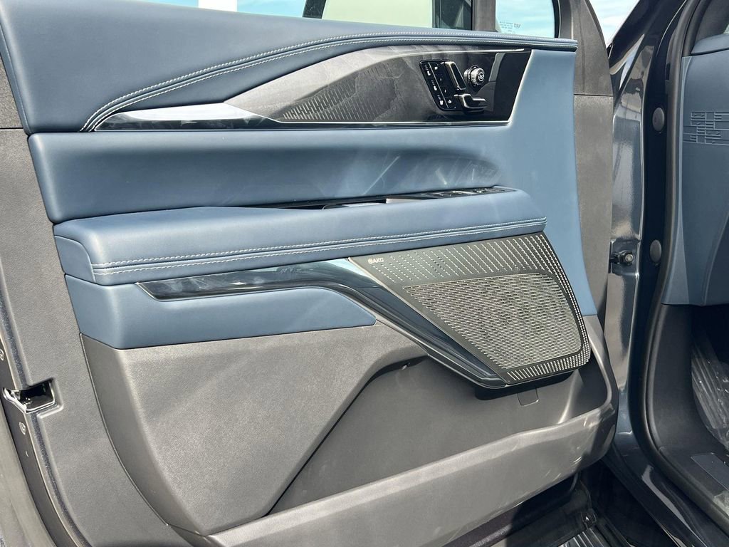 New 2025 Cadillac Escalade IQ Luxury 2 AWD/4WD image 10