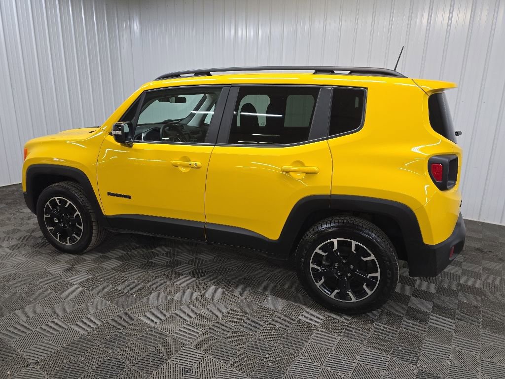 Used 2023 Jeep Renegade Latitude AWD/4WD image 4