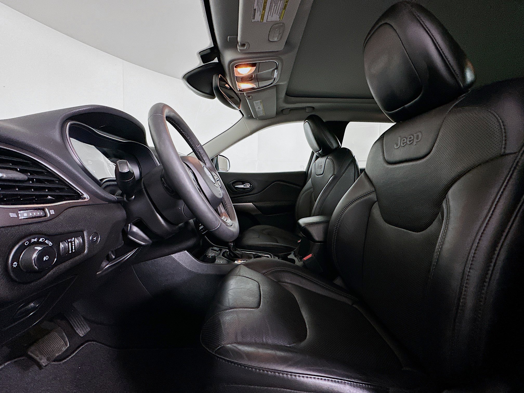 Used 2021 Jeep Cherokee Limited image 13