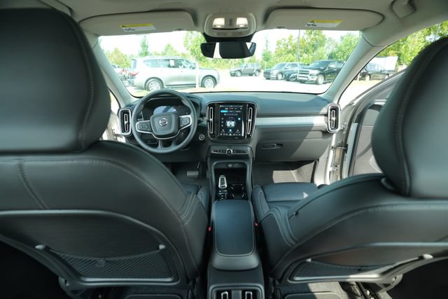 Used 2025 Volvo XC40 B5 Plus AWD/4WD image 26