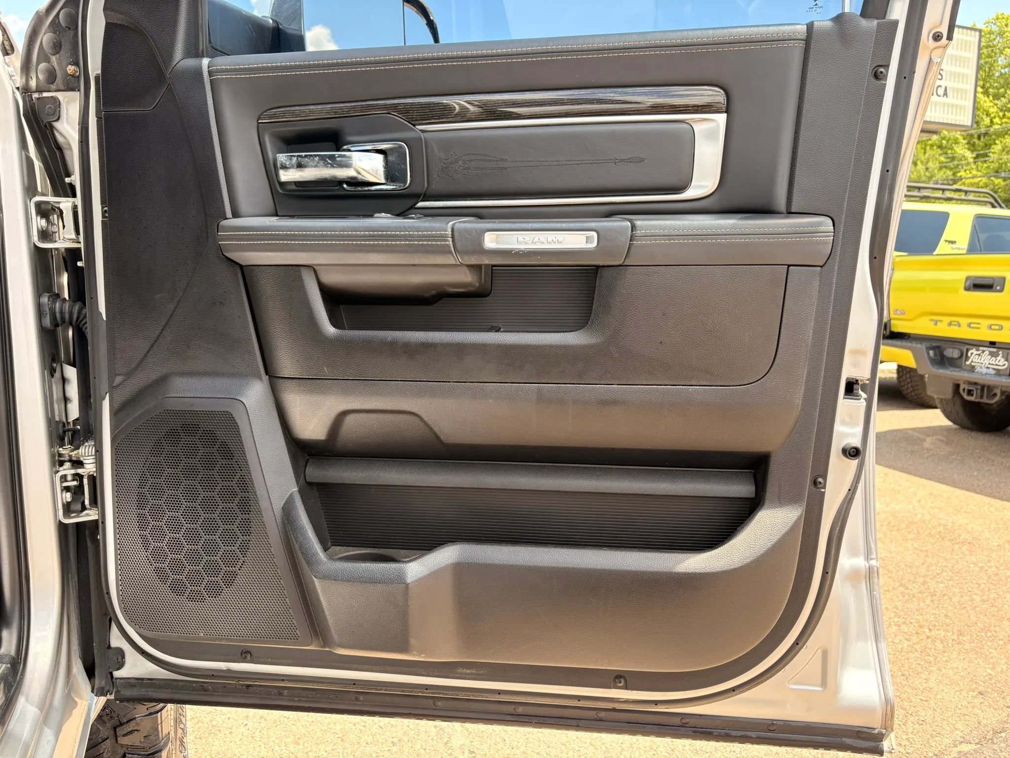 Used 2018 RAM 2500 Limited AWD/4WD image 11