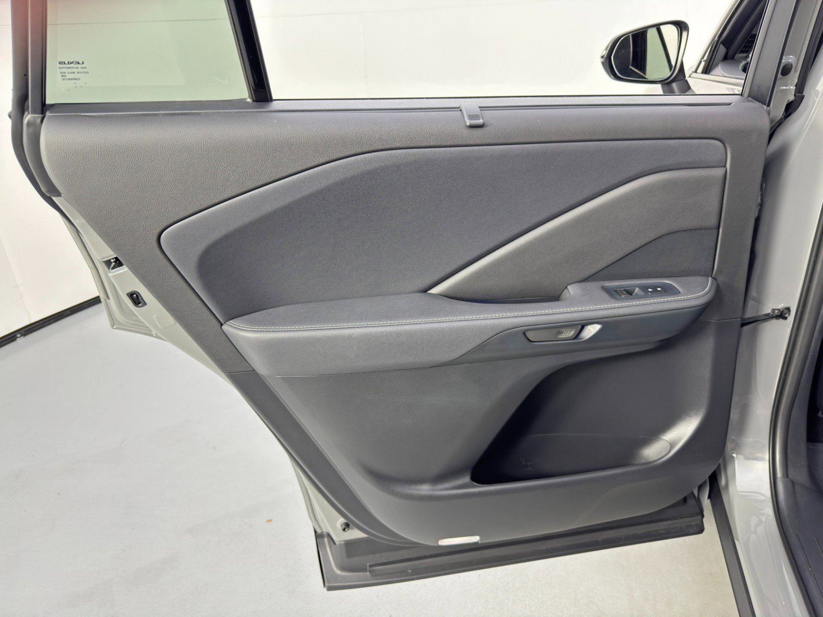 Used 2025 Lexus TX 500h AWD w/ Technology Package image 44