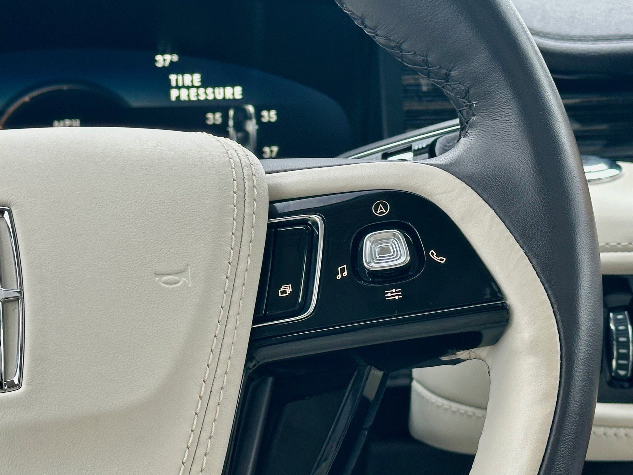 Used 2024 Lincoln Aviator Black Label w/ Dynamic Handling Package image 20