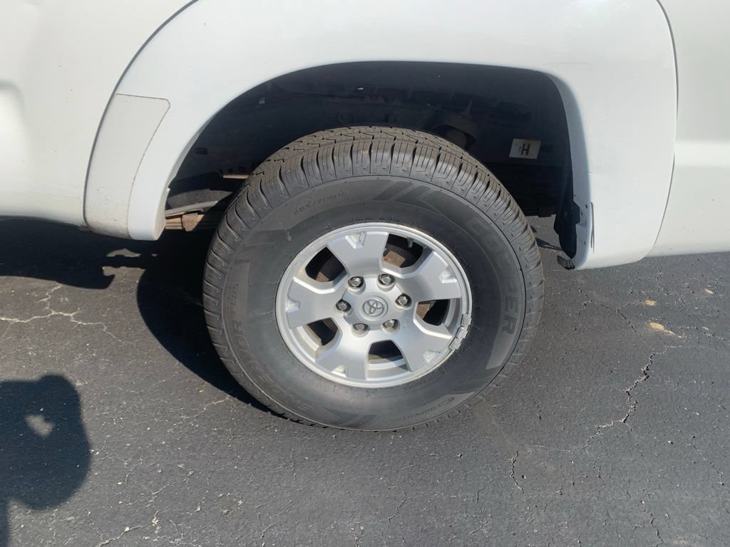 Used 2015 Toyota Tacoma 4x4 Access Cab w/ SR5 Package image 19