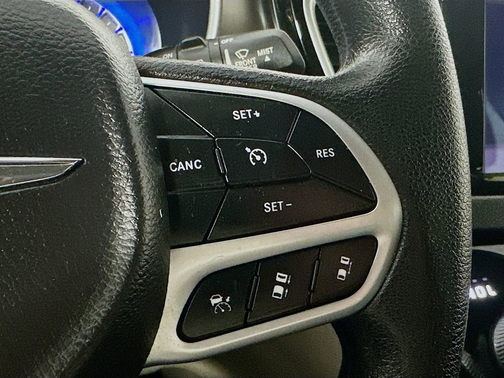 Used 2020 Chrysler Pacifica Touring w/ Advanced Safetytec Group image 26