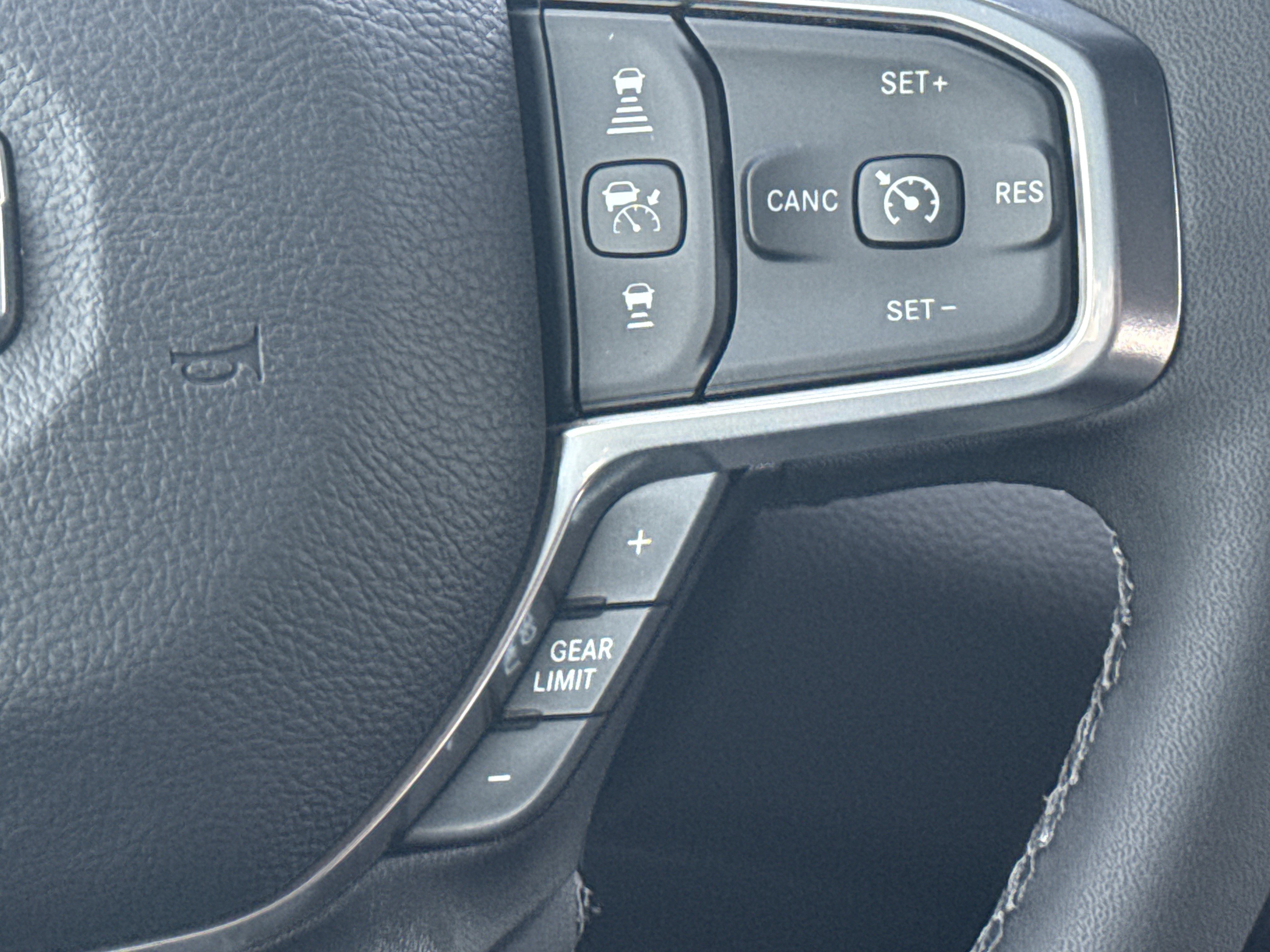 New 2026 RAM 3500 Laramie AWD/4WD image 21