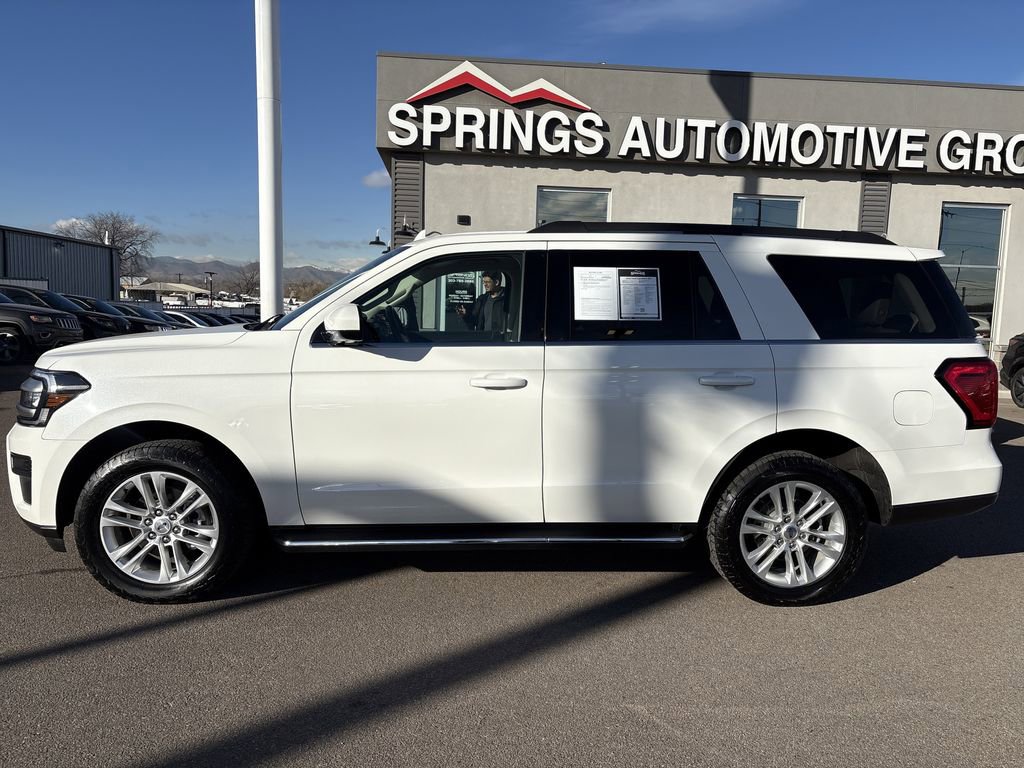Used 2023 Ford Expedition XLT image 2