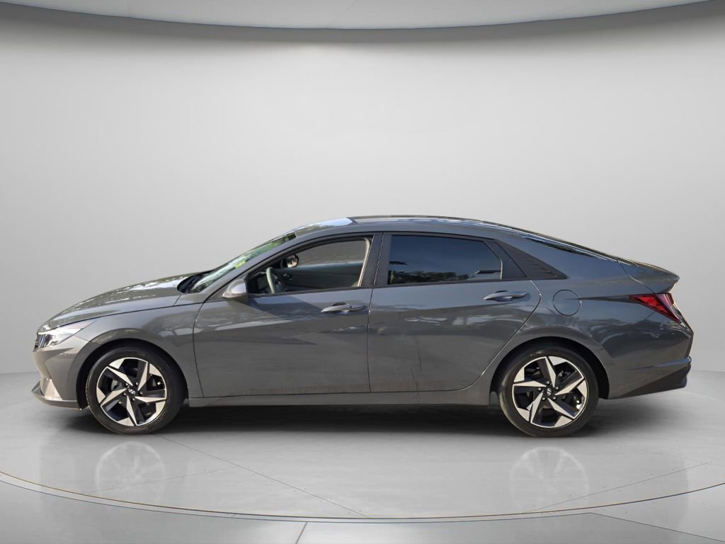 Used 2023 Hyundai Elantra SEL w/ Convenience Package FWD image 3