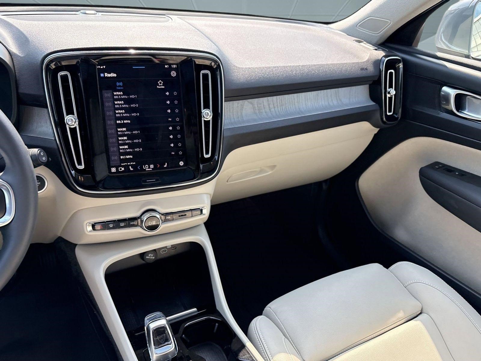 Certified 2024 Volvo XC40 B5 Plus w/ Protection Package Premier image 25