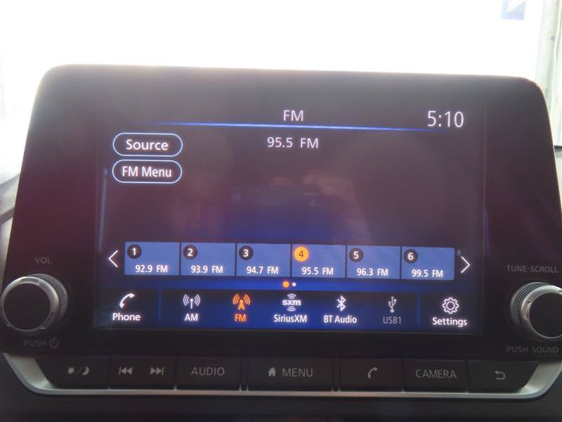 Used 2024 Nissan Altima 2.5 SV FWD image 23