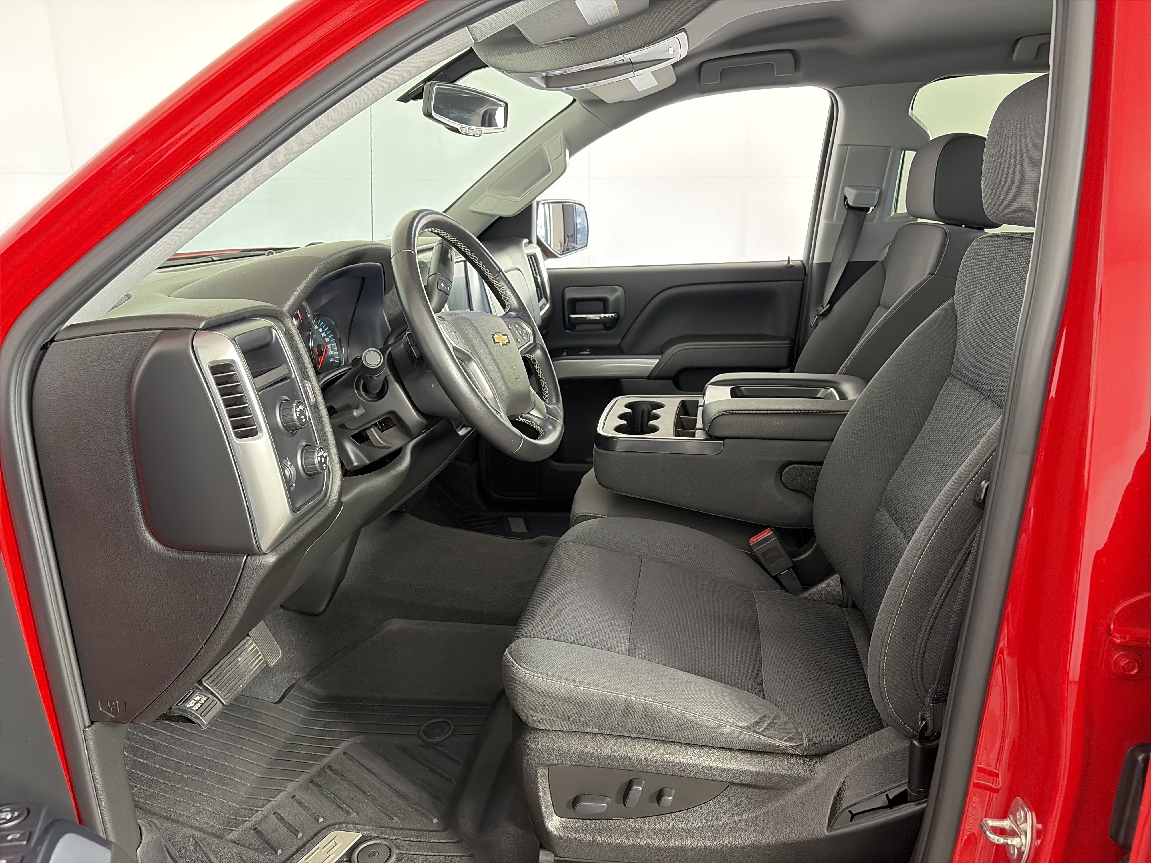 Used 2018 Chevrolet Silverado 1500 LT w/ All Star Edition AWD/4WD image 6