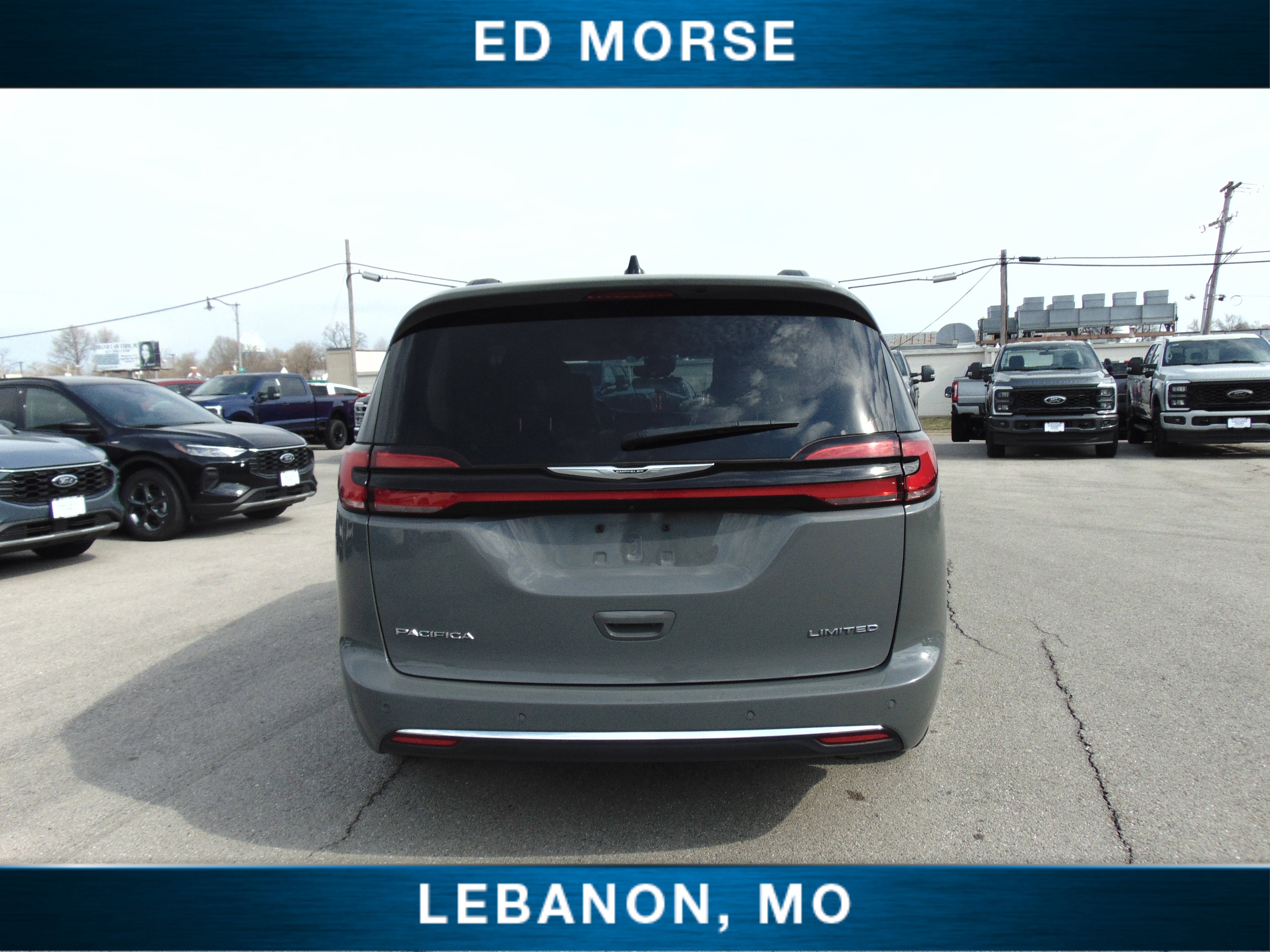 Used 2023 Chrysler Pacifica Limited image 7
