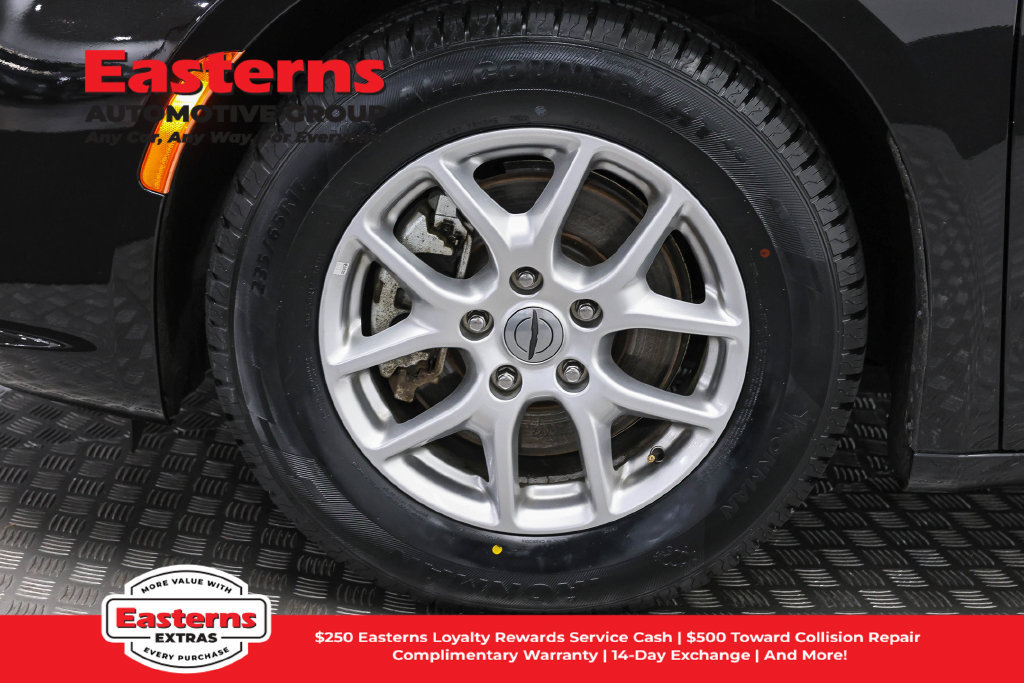 Used 2023 Chrysler Pacifica Touring-L FWD image 34